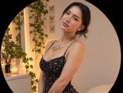 BurturyVampireVSx´s Online Stream: I want all eyes on me in my private room—I want it to be fun and a little bit naughty. Dare to step inside; you won`t regret it. Watch BurturyVampireVSx´s XXX Show and Chat!