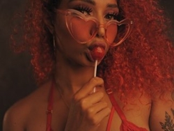Emma_Velvet´s XXX Webcam: In my show you can experience a big variety of posibilities, I'm very sweet and accommodating, the perfect blend to win you over and make things spicy. I'll be happy to explore and be part of your fantasies. Check Emma_Velvet´s Real-Time Streaming Adult Shows